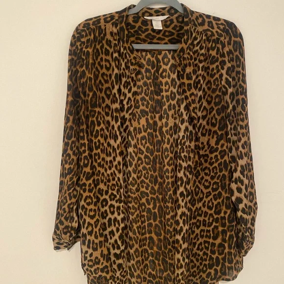 H&M cheetah print button down blouse - Picture 3 of 13